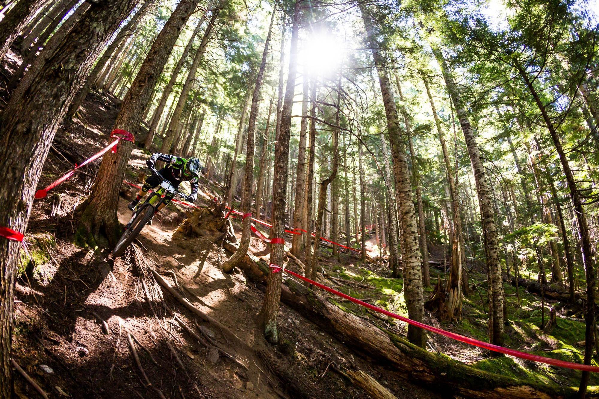 Jérôme, membre à part entière de l'équipe Cannondale Overmountain, est un coureur très performant. Il est triple champion de France d'enduro, champion d'Europe d'enduro 2015 et champion du monde d'enduro 2013.